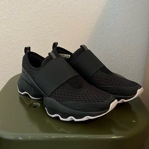 Sorel slip on sneakers womens size 7